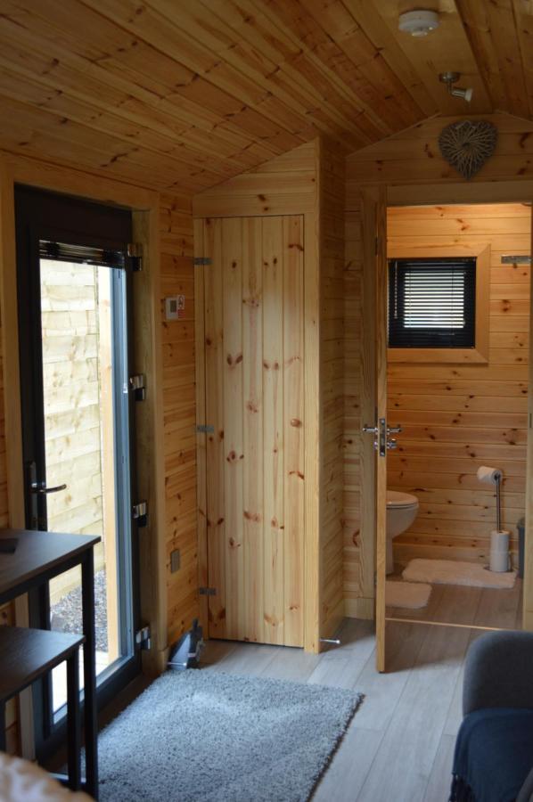 River Huts, Highland River Retreat With Hot Tub Inverness Exterior foto