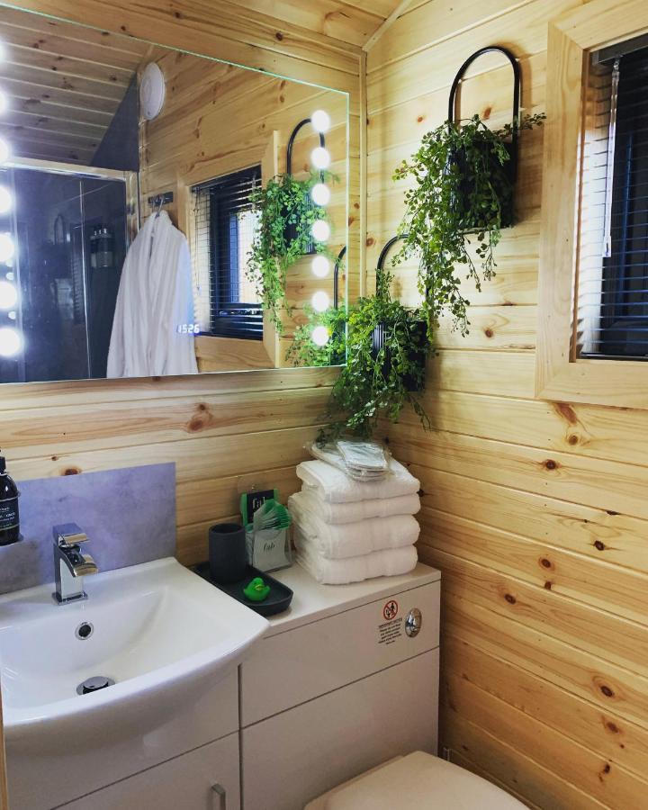 River Huts, Highland River Retreat With Hot Tub Inverness Exterior foto